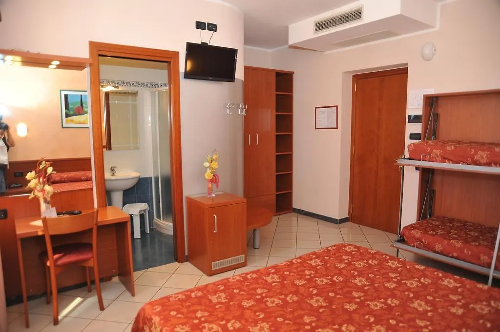 Hotel Stazione Livorno 3*,
