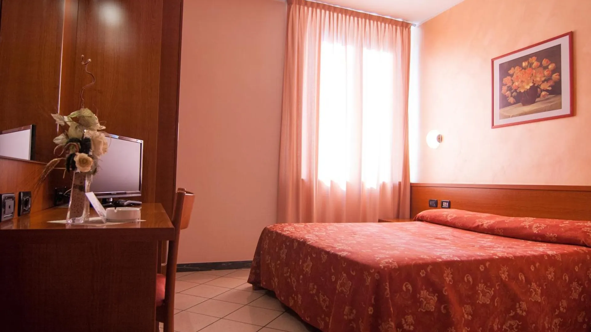 Hotel Stazione Ливорно