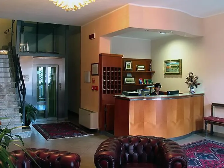 Hotel Stazione Livorno 3*,