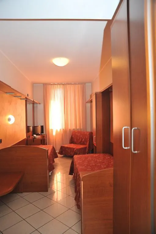 Hotel Stazione Livorno 3*,