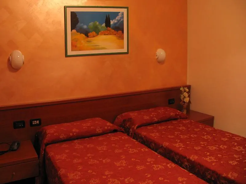 Hotel Stazione Livorno 3*,  Italien