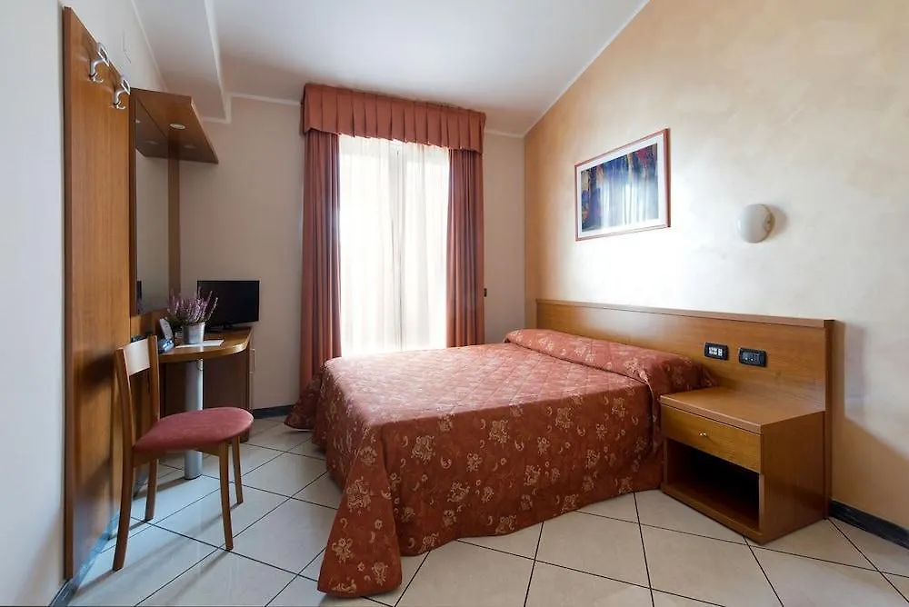 Hotel Stazione Livorno 3*,